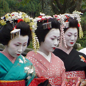 Inilah 10 Tradisi Paling Mengerikan di Dunia Lge_geisha